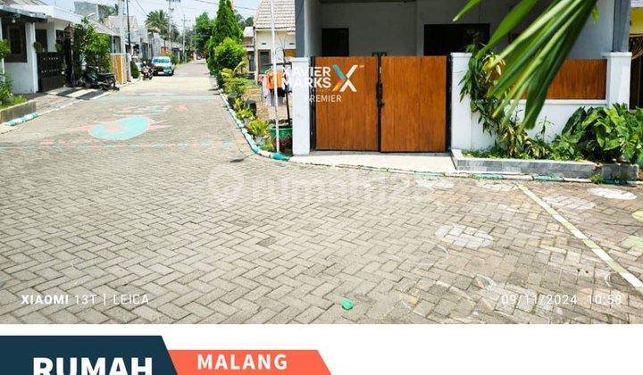 Cheapest For Sale Well-Maintained Hook House in Pakis Malang Comfortable Environment Cheapest For Sale Well-Maintained Hook House in Pakis Malang Comfortable Environment