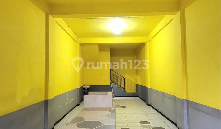 Affordable Price for Sale/Rent 3-Story Shop House on Jalan Raya Sulfat, Malang