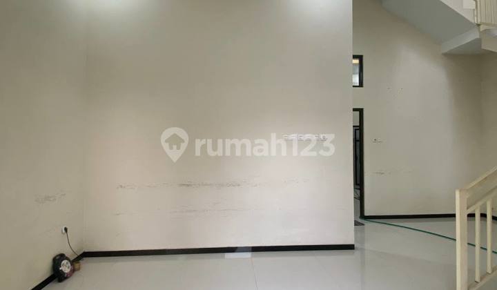 Dijual Rumah Hook 2 Lantai Gaya Bali di Cemorokandang Kota Malang 2