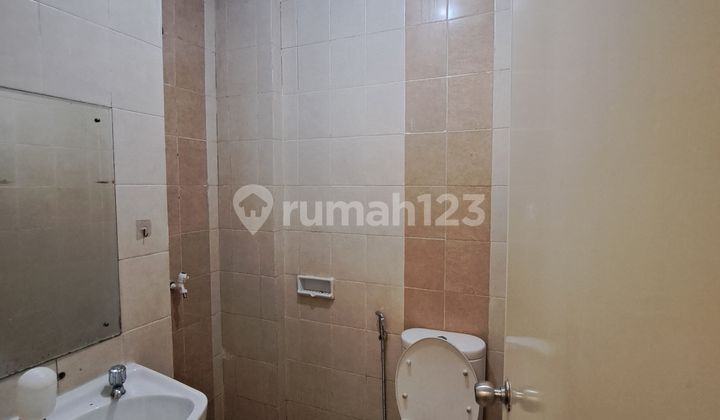 For Sale, the Cheapest Golf Lake Shophouse with a Good Location and Toll Access Jorr 2