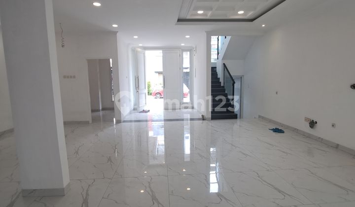 Dijual Rumah Golf Lake Residence San Lorenzo 8X18 Full Renovasi Dijual Rumah Golf Lake Residence San Lorenzo 8X18 Full Renovasi