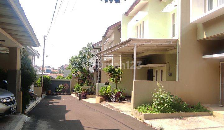 Rumah disewakan di Kav Deplu Ciledug 12