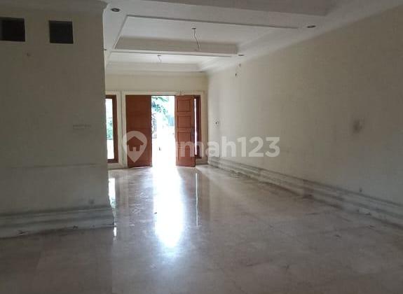 Disewakan Rumah Wijaya Melawai 13 BR Luas 291 M2 - Jakarta Selatan