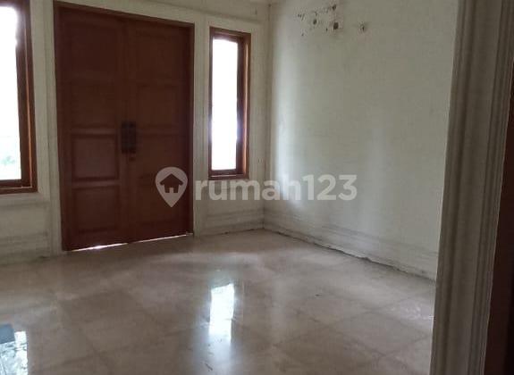 Disewakan Rumah Wijaya Melawai 13 BR Luas 291 M2 - Jakarta Selatan 2