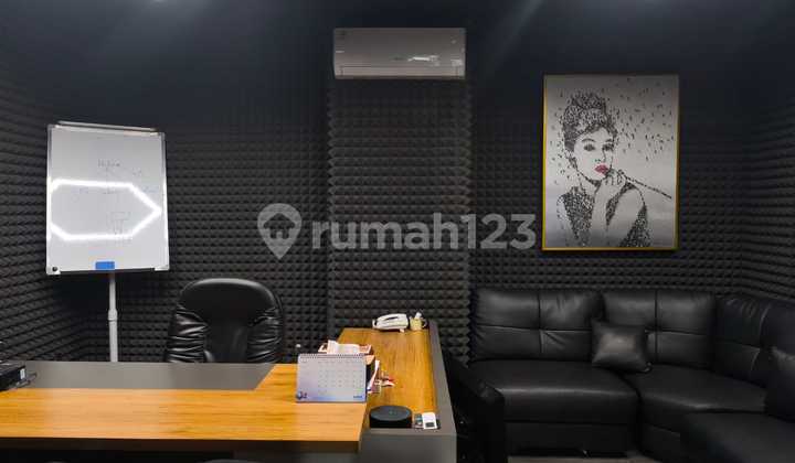 Quick Sale, Boulevard-Facing Shop House in PIK 1, 5x25m, Fully Furnished