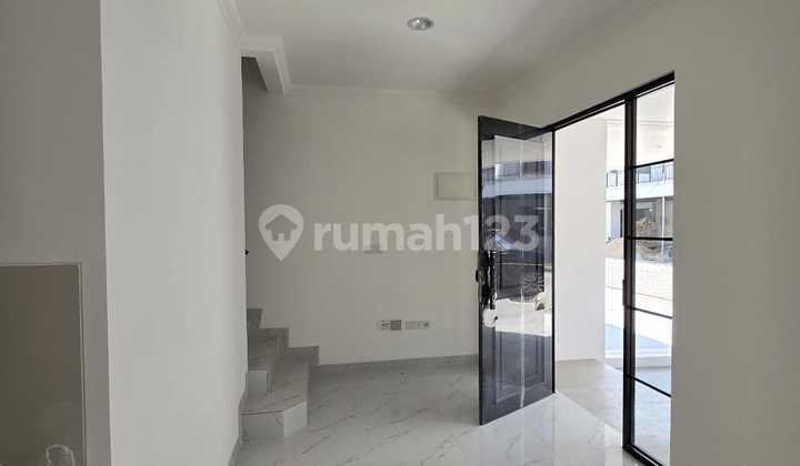 Rumah Cluster Terdepan di Pik 2 - Bukit Nirmala 6X10 Hoek Brand New