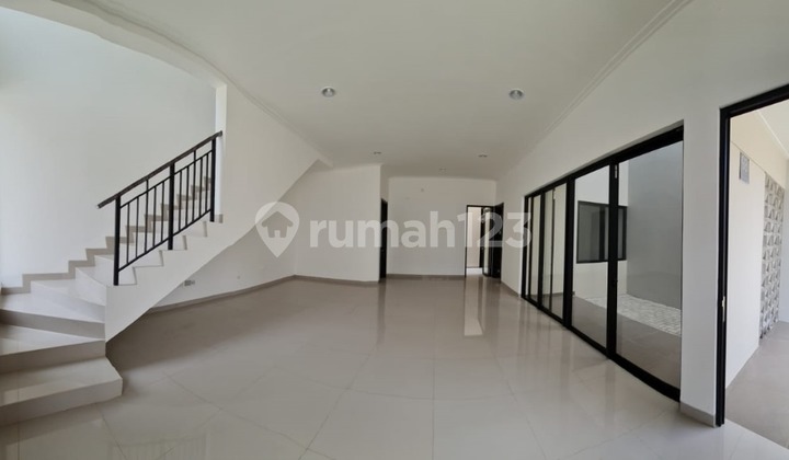 HARUS TERJUAL! HARGA MURAH - Rumah di PIK 2 8x15 Dekat Danau 2