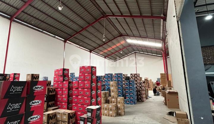 Fast Sale! Warehouse in Cipondoh 1.100 Sqm - 40 Feet Container Fast Sale! Warehouse in Cipondoh 1.100 Sqm - 40 Feet Container