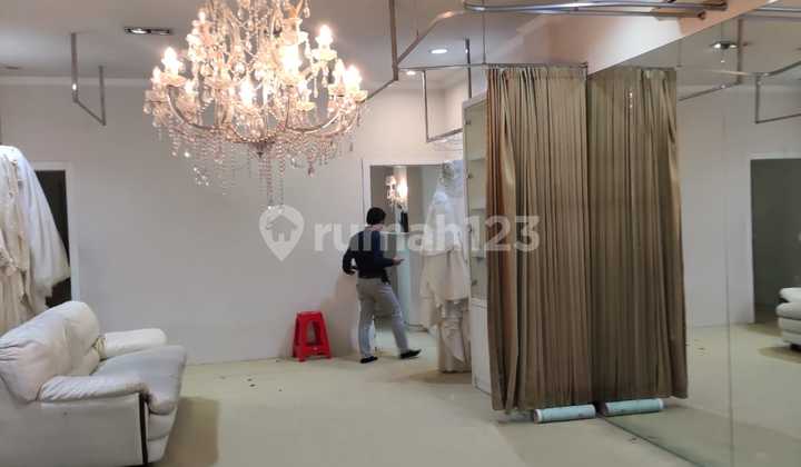 3-Storey Shop House near shopping center on Raya Darmo Surabaya 2