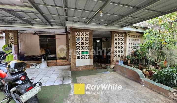 Rumah di Menteng Atas, Setiabudi, Jakarta Selatan, cocok buat usaha kos-kosan