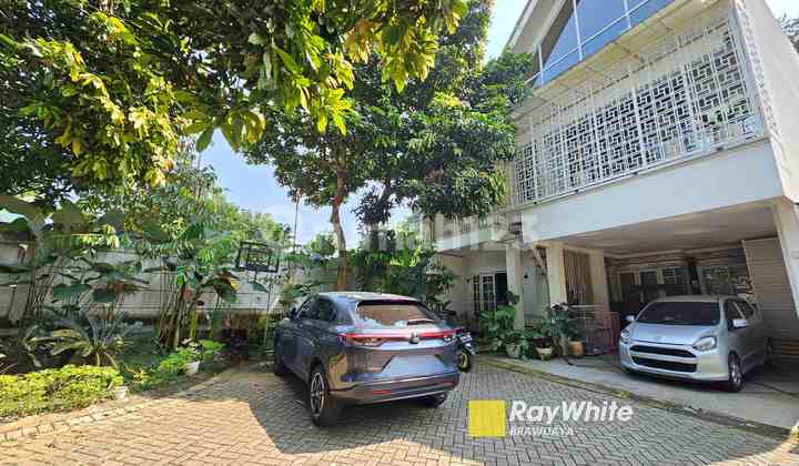 Rumah di Grand Cibubur Country, Bogor, Desain Cantik, Siap Huni