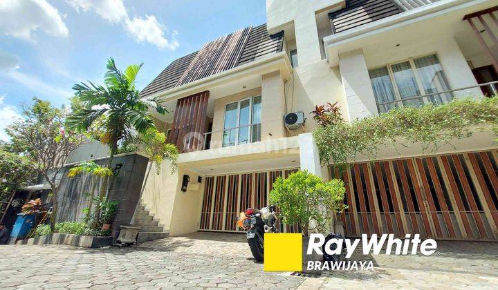 Townhouse di Kemang, Jaksel, Private Pool, Garasi 4 Mobil 1