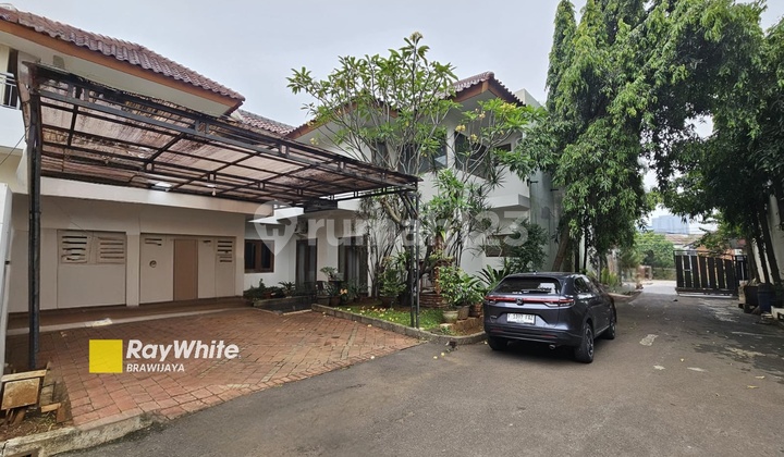 House in Winville Residence, Lebak Bulus, South Jakarta, private pool, 3 km to Lebak Bulus MRT.