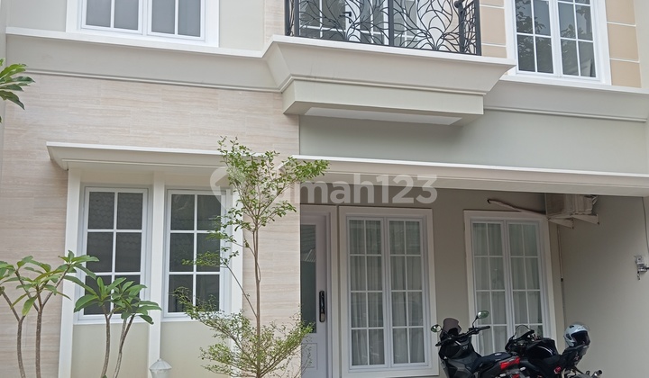 Luxury House Without Down Payment Bordering South Jakarta