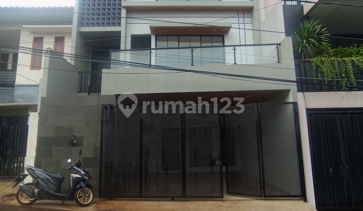 Rumah Siap Huni Privat Pool di Cilandak Intan Fatmawati 2