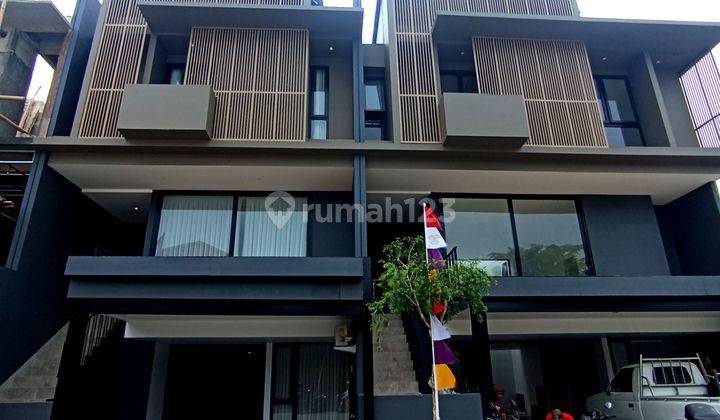 Rumah mewah semi furnished disc ratusan juta 1