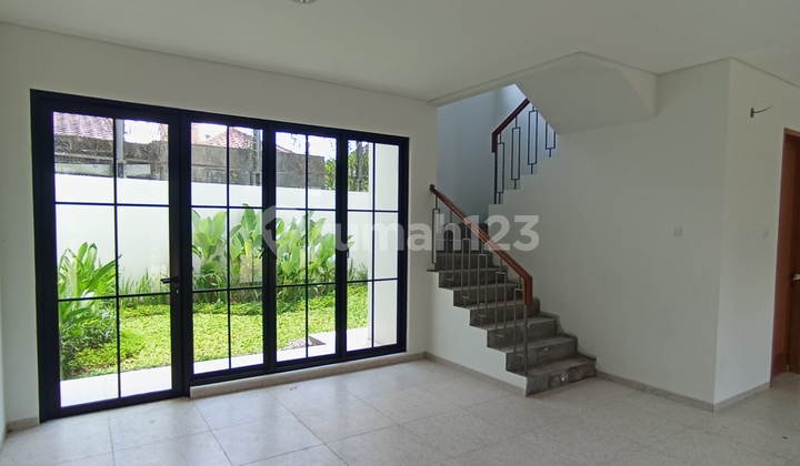 Hook House Spacious Bonus Cool Garden Attached to Lebakbulus MRT 2