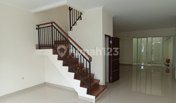 Rumah Besar dan Luas Hanya 10 Menit MRT Lebakbulus 2