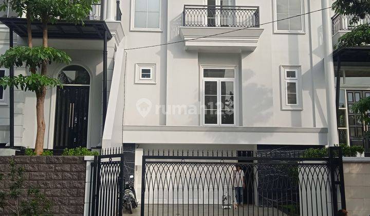 Rumah hook super mewah kawasan elite Brawijaya  1