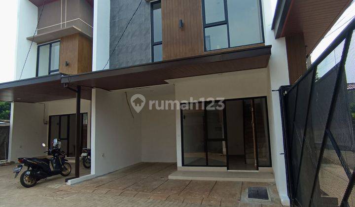 Rumah modern di lokasi strategis cirendeu raya  1