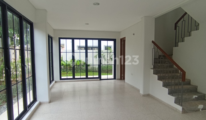 The Widest Hook House 3 Kilometers to Lebakbulus MRT 2