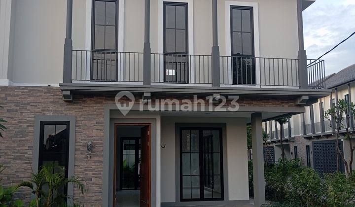 Rumah Cantik Asri di Perbatasan Lebakbulus M R T