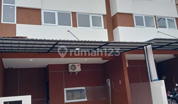 Nice House Cheap Price Adjacent to Limo Cinere Toll Gate