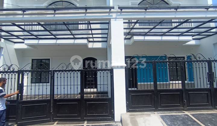 Rumah 4 Kamar Tidur Di Lebak Bulus Nempel M R T