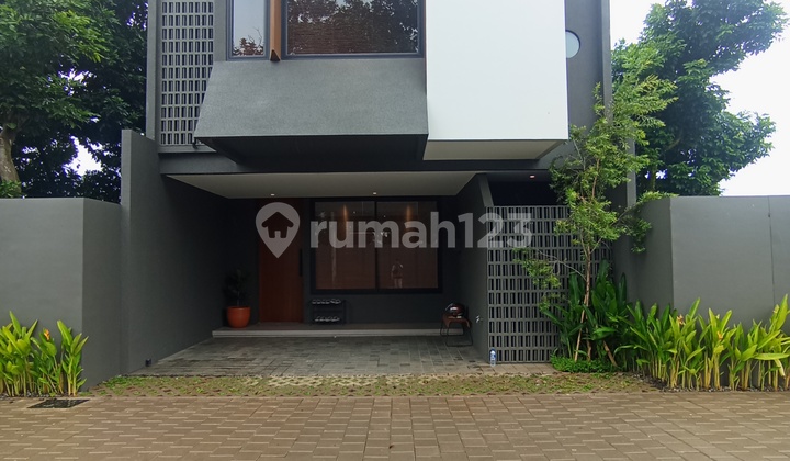 Rumah Cantik Akses Strategis 15 Menit MRT Lebakbulus
