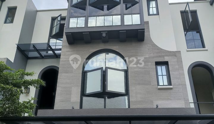 Rumah Mewah Dilokasi Kawasan Bisnis Tb Simatupang