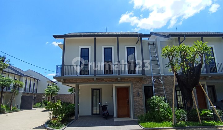 The Most Popular Family Home in South Jakarta Adjacent to Lebakbulus MRT Station