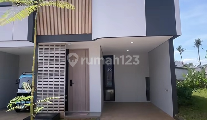 This Beautiful House Only Requires a 2 Million Down Payment, Close to the Toll Road and South Jakarta.