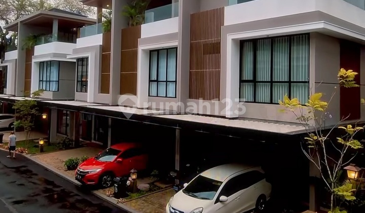 The Most Luxurious Classy Rooftop House Adjacent to Lebakbulus MRT 2