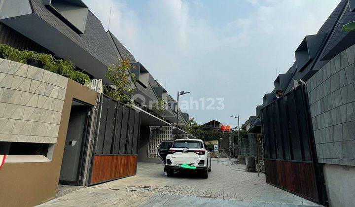 Rumah Termewah Sangat Privat Nempel Fasilitas Dan Mrt  2