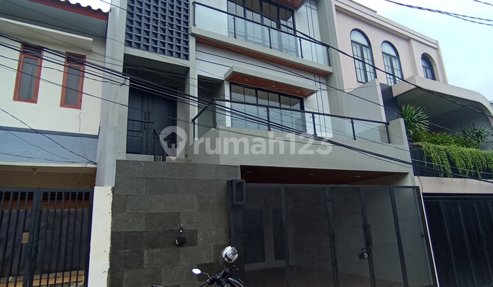 Rumah Siap Huni Privat Pool di Cilandak Intan Fatmawati Rumah Siap Huni Privat Pool di Cilandak Intan Fatmawati