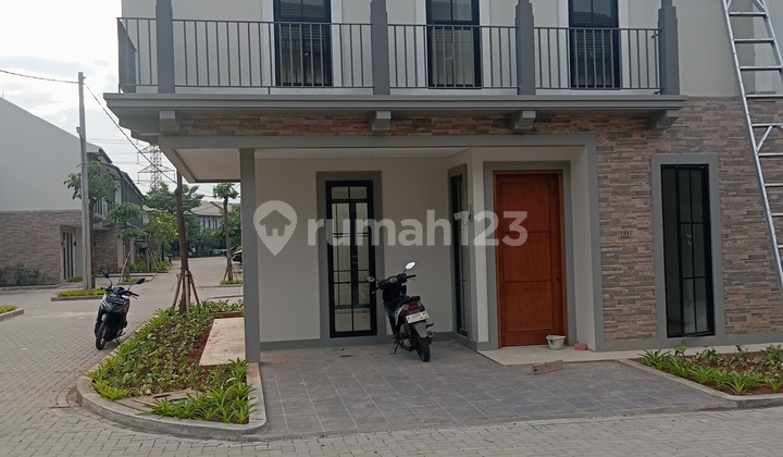 The Coolest Cluster House Next to Lebakbulus MRT 2