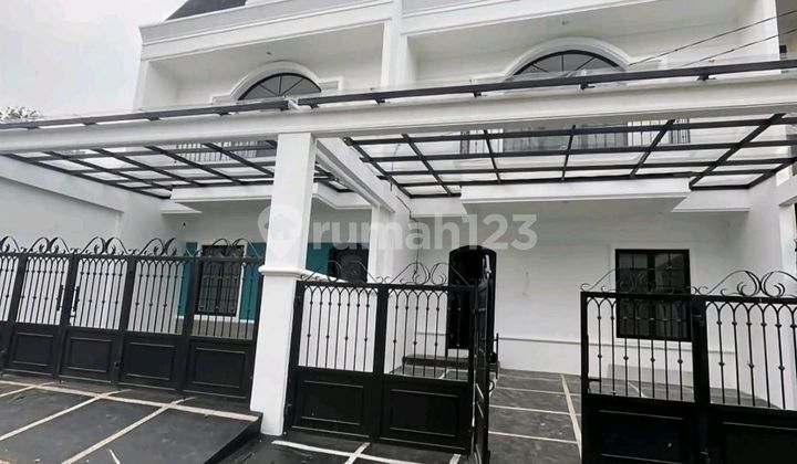 Rumah di Apit 2 MRT Lebak Bulus dan MRT Fatmawati