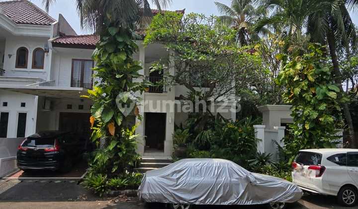 Modern Tropical House with Swimming Pool in Bintaro Near the Highway