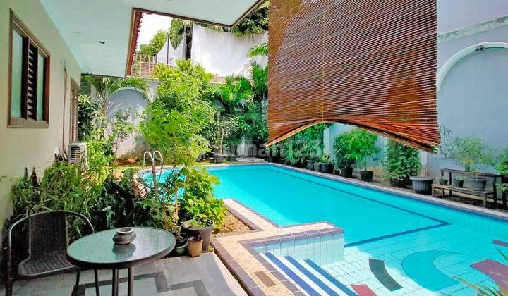 Dijual Rumah Bagus Dengan Kolam Renang Dekat Mall Di Ampera 3