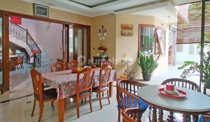 Dijual Rumah Bagus Dengan Kolam Renang Dekat Mall Di Ampera 7
