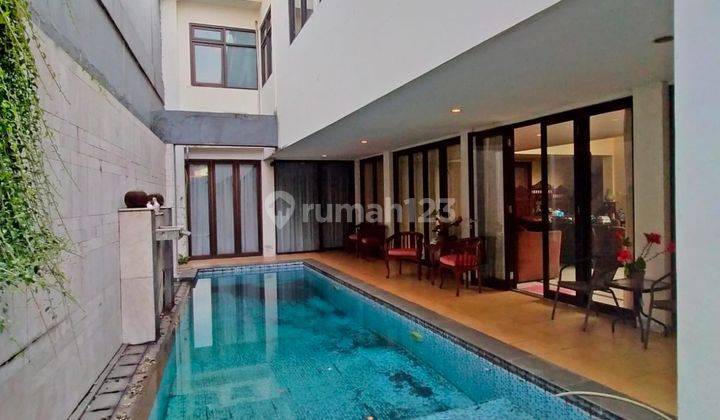 Dijual Rumah Dengan Kolam Renang Lokasi Strategis Di Cilandak 1