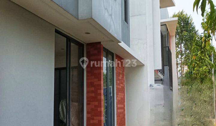 Rumah Hoek Siap Huni Dekat Pintu Tol Di Bintaro 2