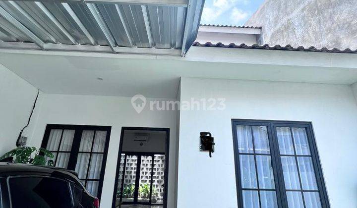 Rumah  Semi Furnished Bagus Dekat Pintu Tol Di Bintaro 2