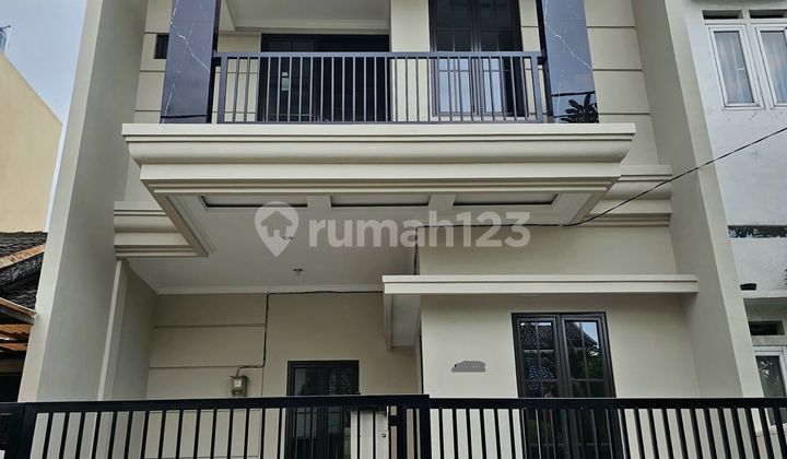 Rumah Bagus Dekat Akses Tol SHM di Graha Raya Bintaro 1
