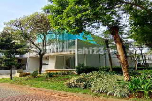 House Next to Garden in Bintaro Cluster Near Toll Access