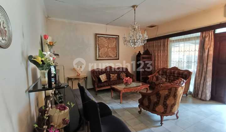 Rumah Hoek Satu Lantai Tanah Luas Dekat Fasilitas Umum di Kemang 2