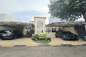 Rumah di Cluster dengan Kolam Renang Dekat Akses Tol di Bintaro