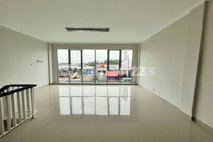 Shop House Ready for Use Strategic Location Near Toll Road in Bintaro