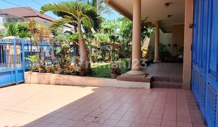 Spacious House with Toll Access and Public Facilities in Bintaro, South Jakarta 2