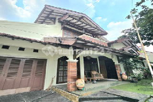 Wide Front Road House Suitable for Boarding Business Near Bintaro KRL